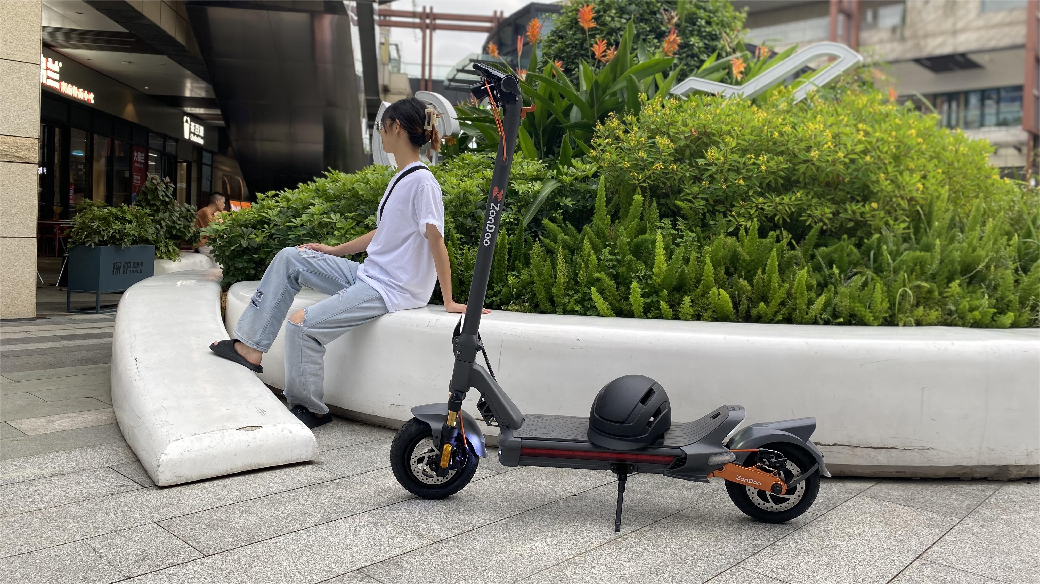 Fast commuter electric scooter